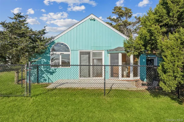 $4,995,000 | 6 Last Lane, Hampton Bays, NY 11946