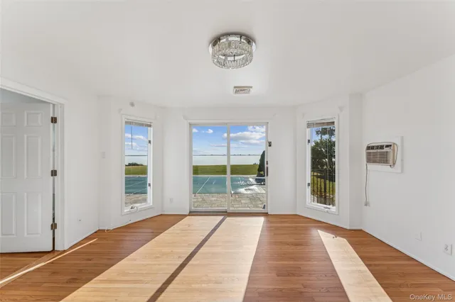 $4,995,000 | 6 Last Lane, Hampton Bays, NY 11946