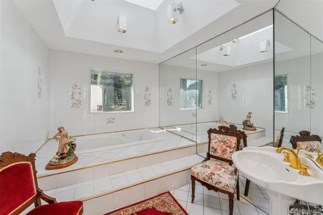 $4,995,000 | 6 Last Lane, Hampton Bays, NY 11946