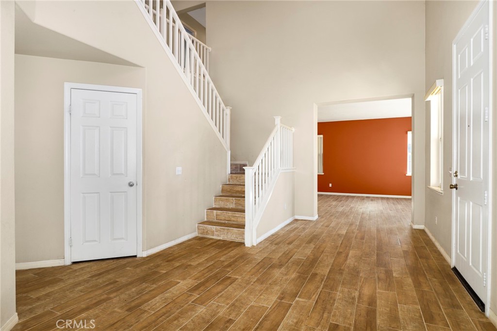 3437 Nature Trail Court Perris, CA 92571 - Photo 5 of 49 a view of a hallway with wooden floor and entryway