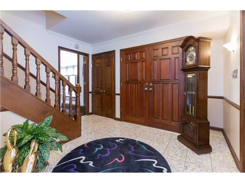 8827 Kirkham Road Indianapolis, IN 46260 - Photo 2 of 24 Gallery Image 2