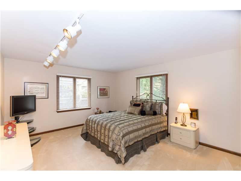 8827 Kirkham Road Indianapolis, IN 46260 - Photo 16 of 24 Gallery Image 16