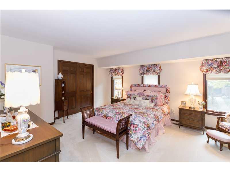 8827 Kirkham Road Indianapolis, IN 46260 - Photo 18 of 24 Gallery Image 18