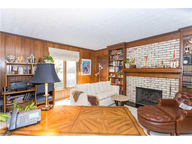 8827 Kirkham Road Indianapolis, IN 46260 - Photo 9 of 24 Gallery Image 9