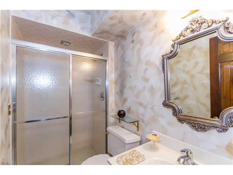 8827 Kirkham Road Indianapolis, IN 46260 - Photo 10 of 24 Gallery Image 10