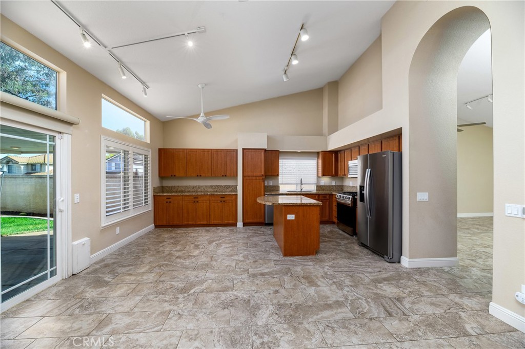 43240 Corte Almonte Temecula, CA 92592 - Photo 15 of 32