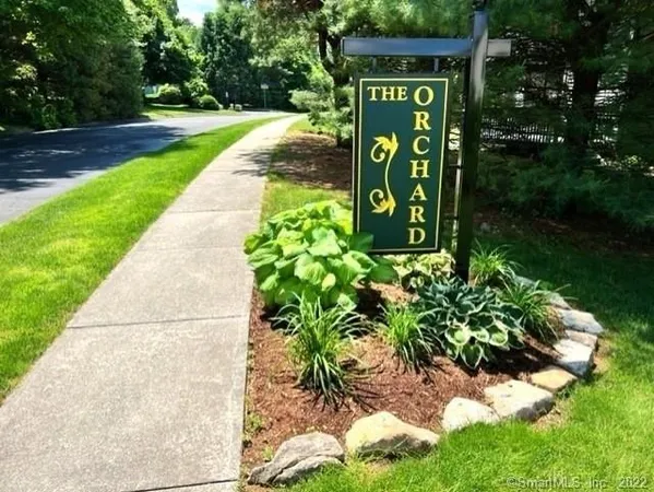 $495,000 | 46 MacIntosh Lane, Glastonbury, CT 06033