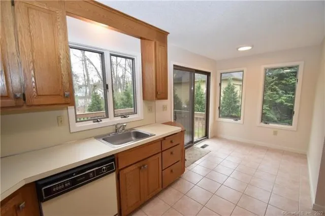 $495,000 | 46 MacIntosh Lane, Glastonbury, CT 06033