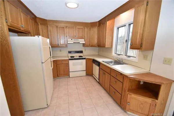 $495,000 | 46 MacIntosh Lane, Glastonbury, CT 06033