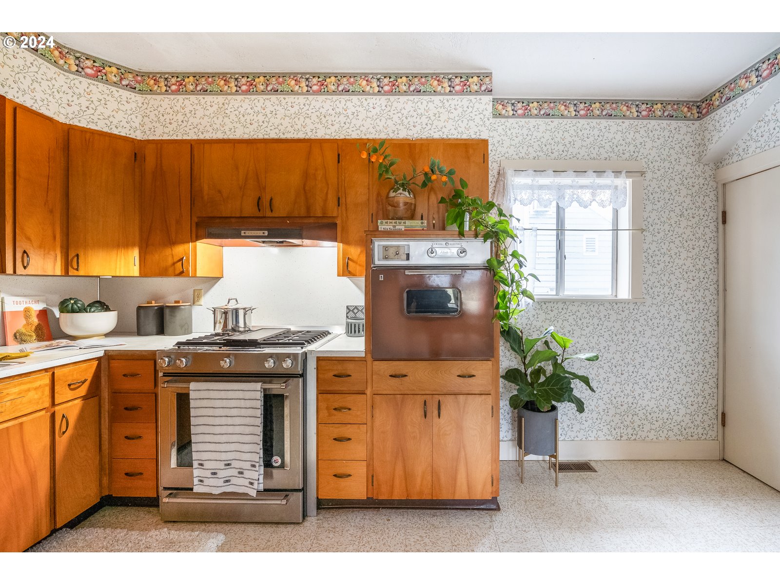 5232 Southeast Raymond Street Portland, OR 97206 - Photo 11 of 39 a kitchen with stainless steel appliances granite countertop a stove a sink and a microwave