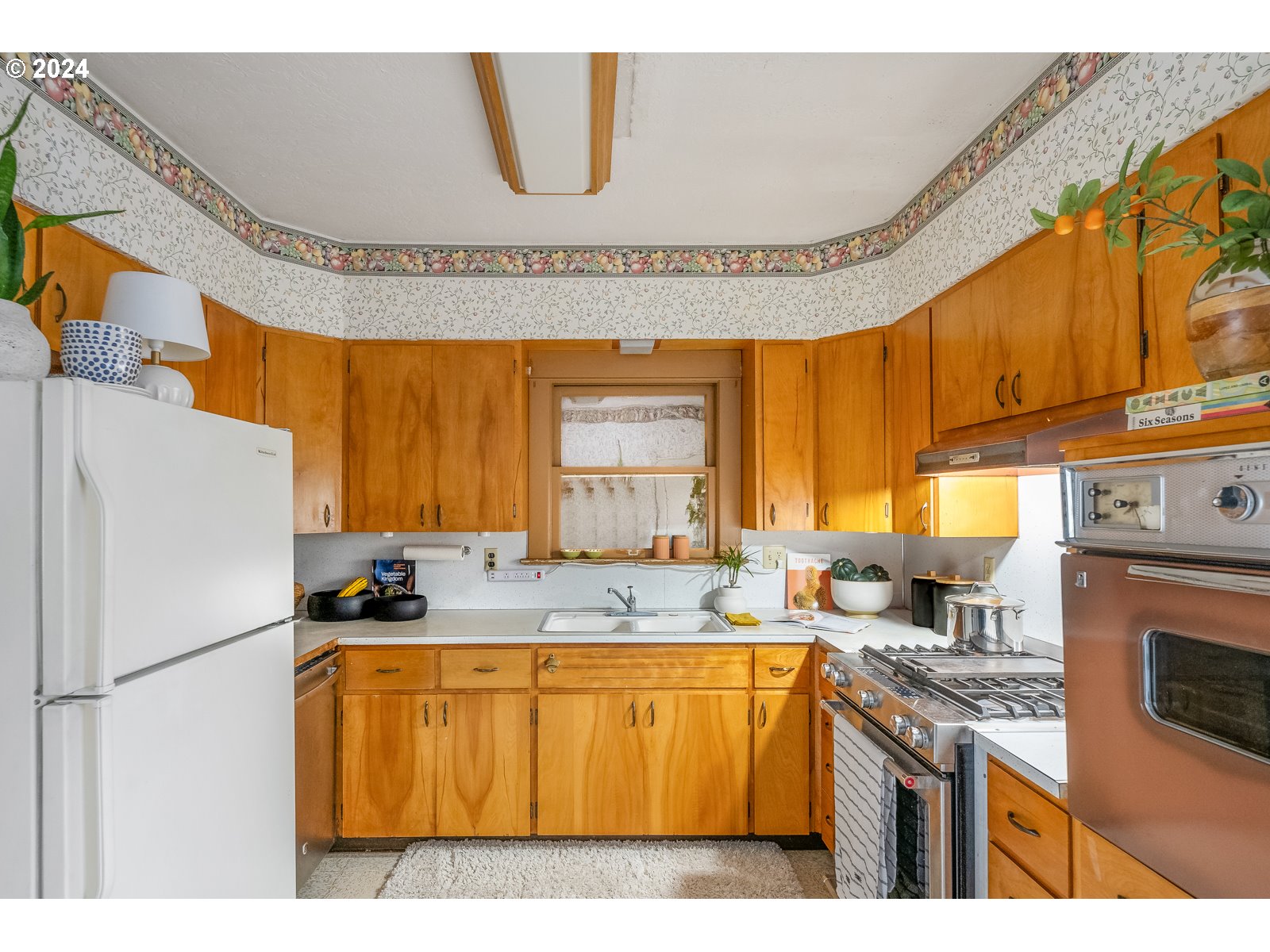 5232 Southeast Raymond Street Portland, OR 97206 - Photo 14 of 39 a kitchen with granite countertop a sink stainless steel appliances and cabinets