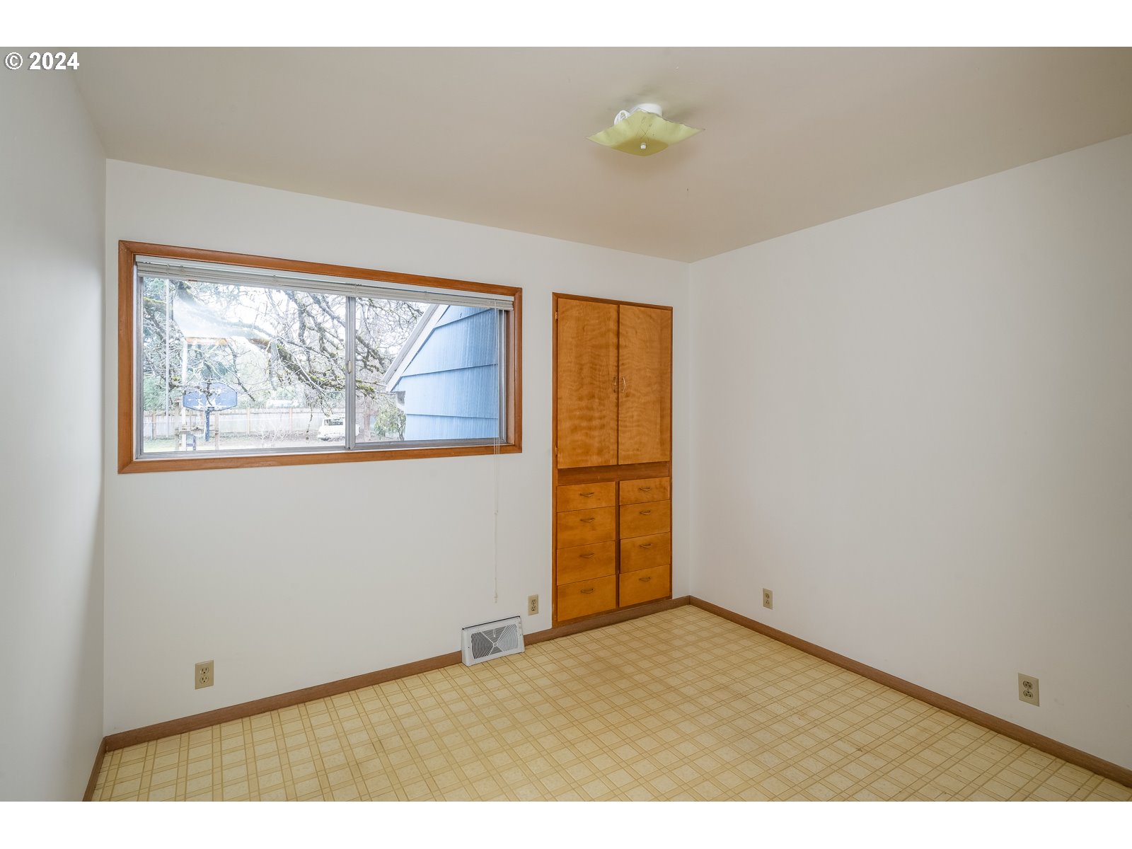 5232 Southeast Raymond Street Portland, OR 97206 - Photo 16 of 39 an empty room with windows and closet