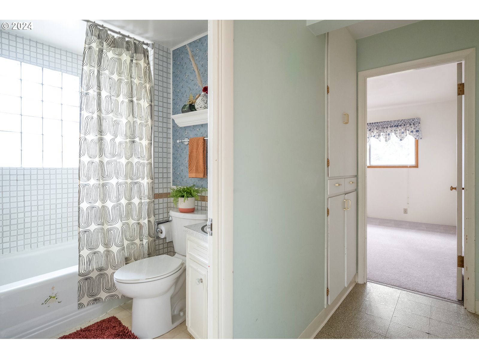 5232 Southeast Raymond Street Portland, OR 97206 - Photo 19 of 39 a bathroom with a toilet and a shower