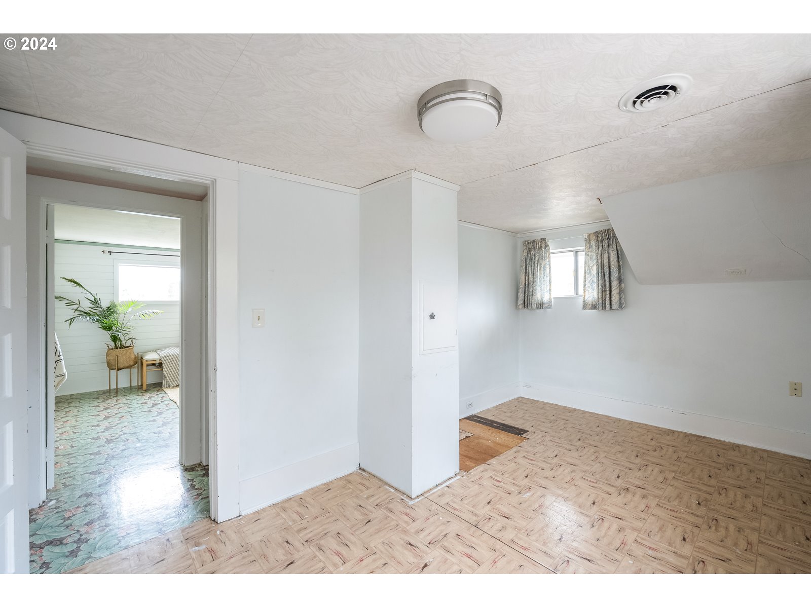 5232 Southeast Raymond Street Portland, OR 97206 - Photo 26 of 39 a view interior of the house and wooden floor