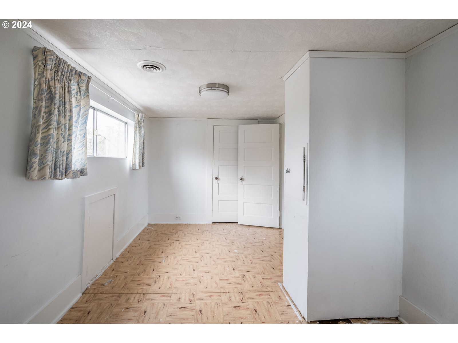 5232 Southeast Raymond Street Portland, OR 97206 - Photo 27 of 39 a view of an empty room with a window