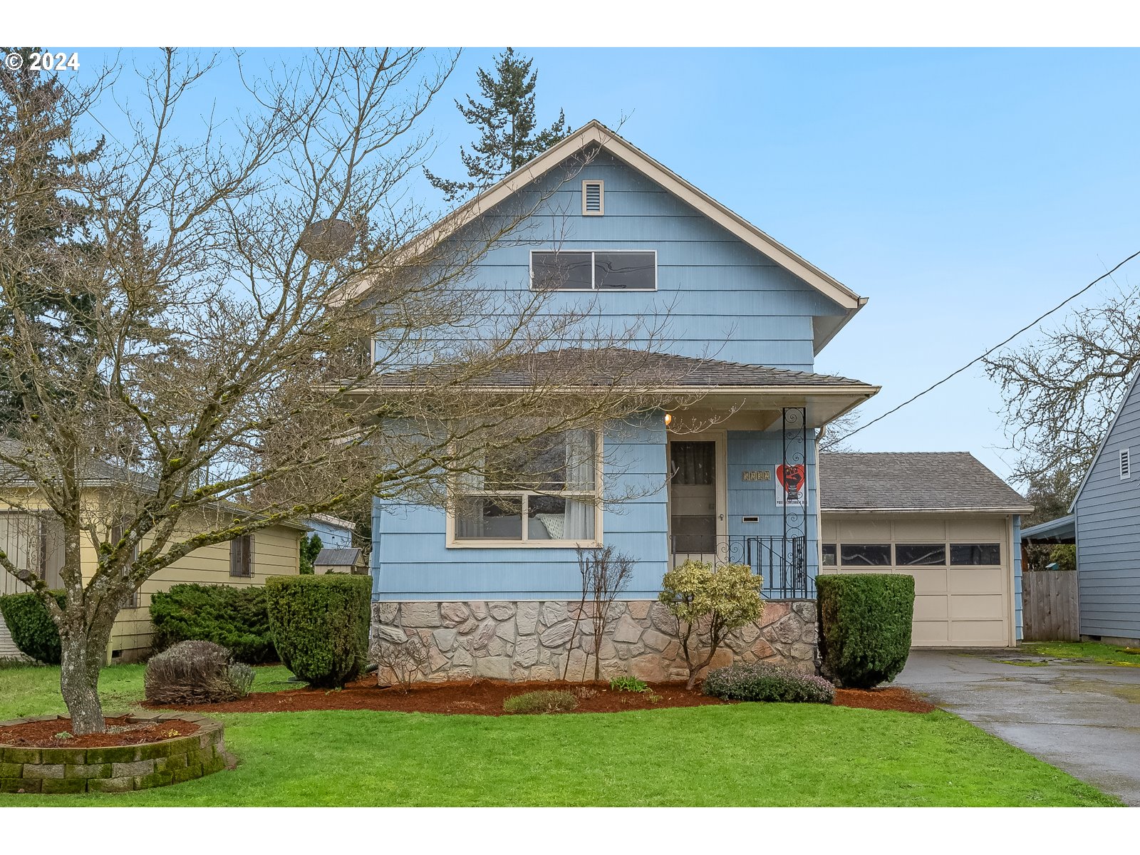 5232 Southeast Raymond Street Portland, OR 97206 - Photo 3 of 39 a front view of a house with garden
