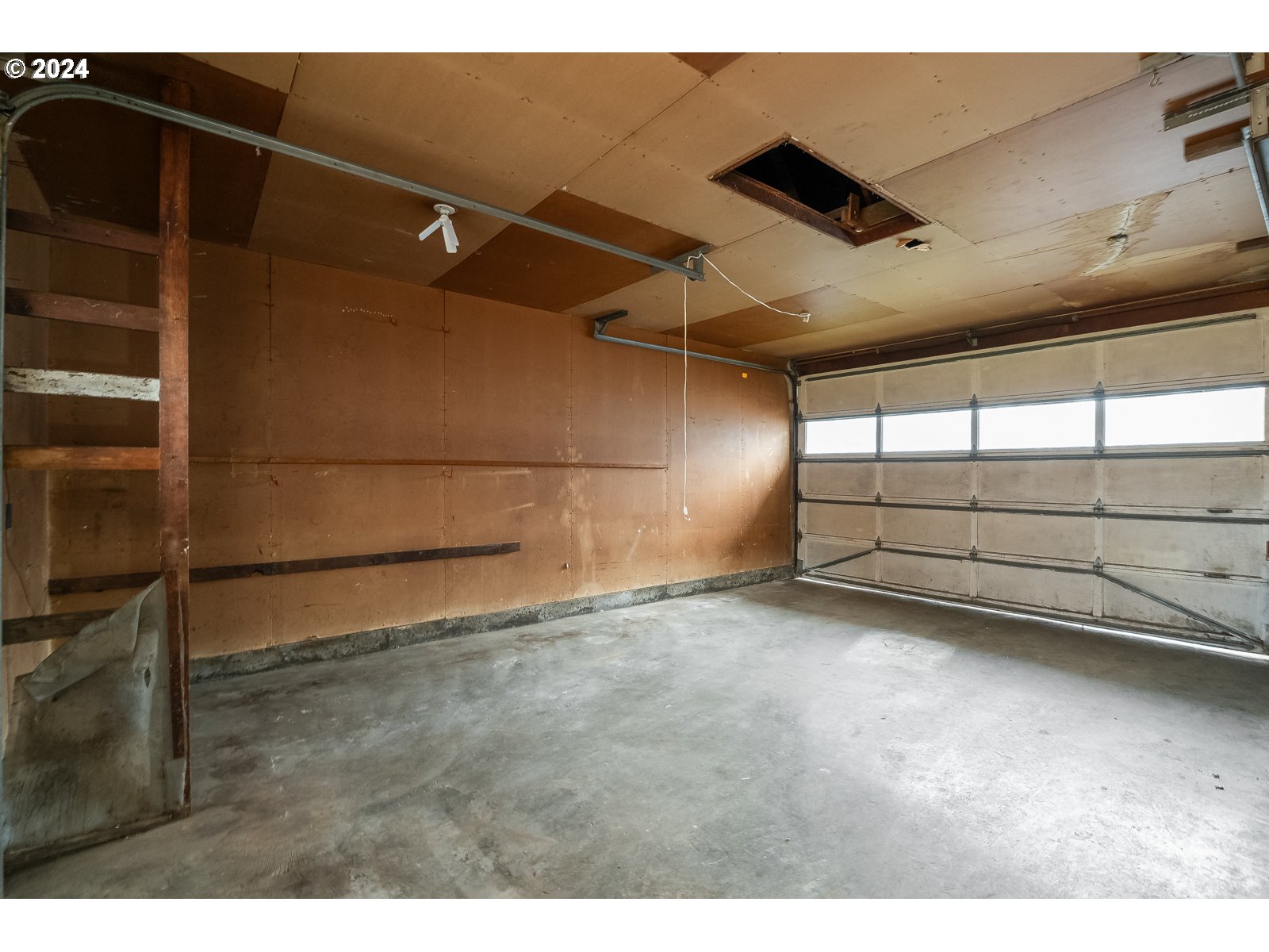 5232 Southeast Raymond Street Portland, OR 97206 - Photo 33 of 39 a view of an empty room