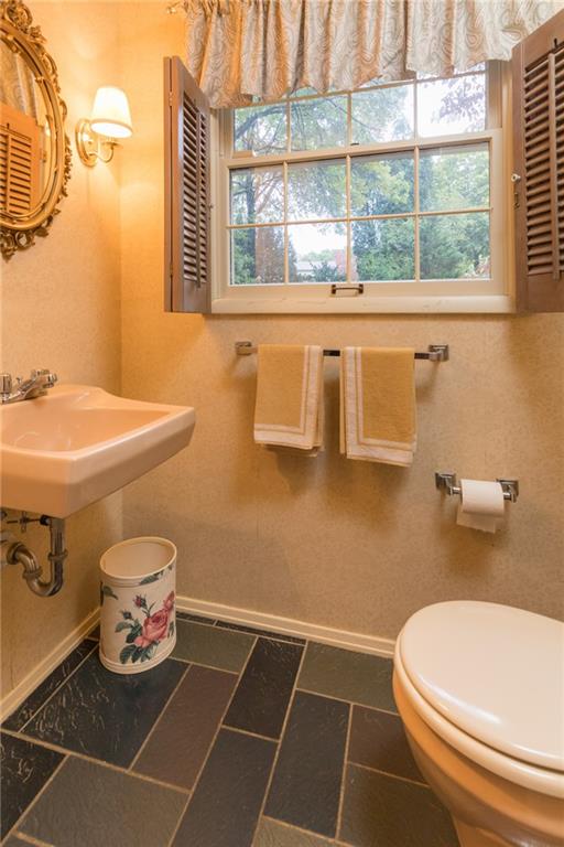 504 Goldsmith Road Pittsburgh, PA 15237 - Photo 13 of 25