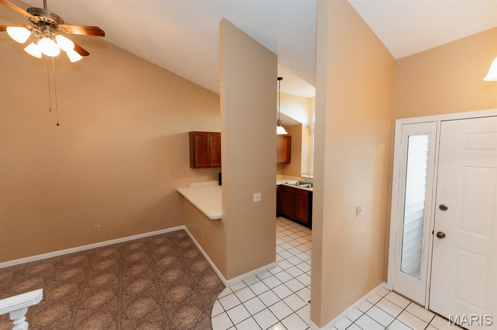 4319 Rockspur Court St. Louis, MO 63128 - Photo 4 of 28 Gallery Image 4