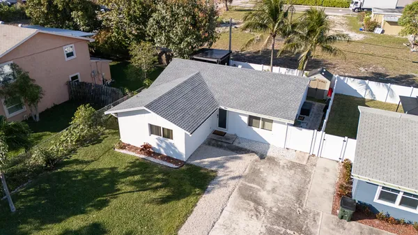 $3,500 | 119 Southeast 5th Street, Delray Beach, FL 33483