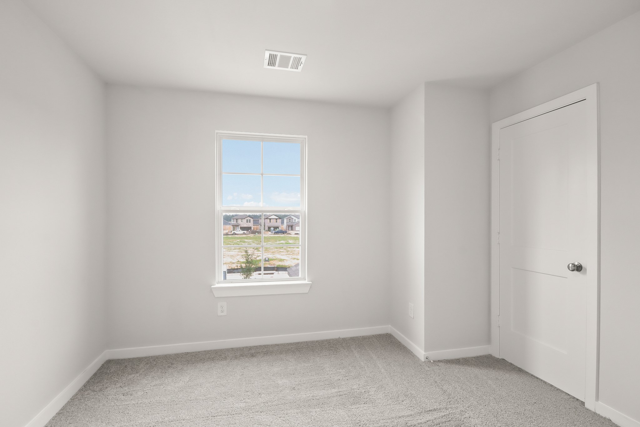 229 Spring Drive Hockley, TX 77447 - Photo 16 of 26 an empty room with a window