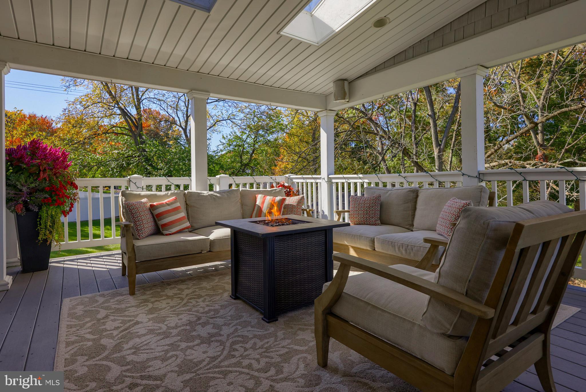 2532 Knob Hill Road York, PA 17403 - Photo 6 of 41 Covered deck