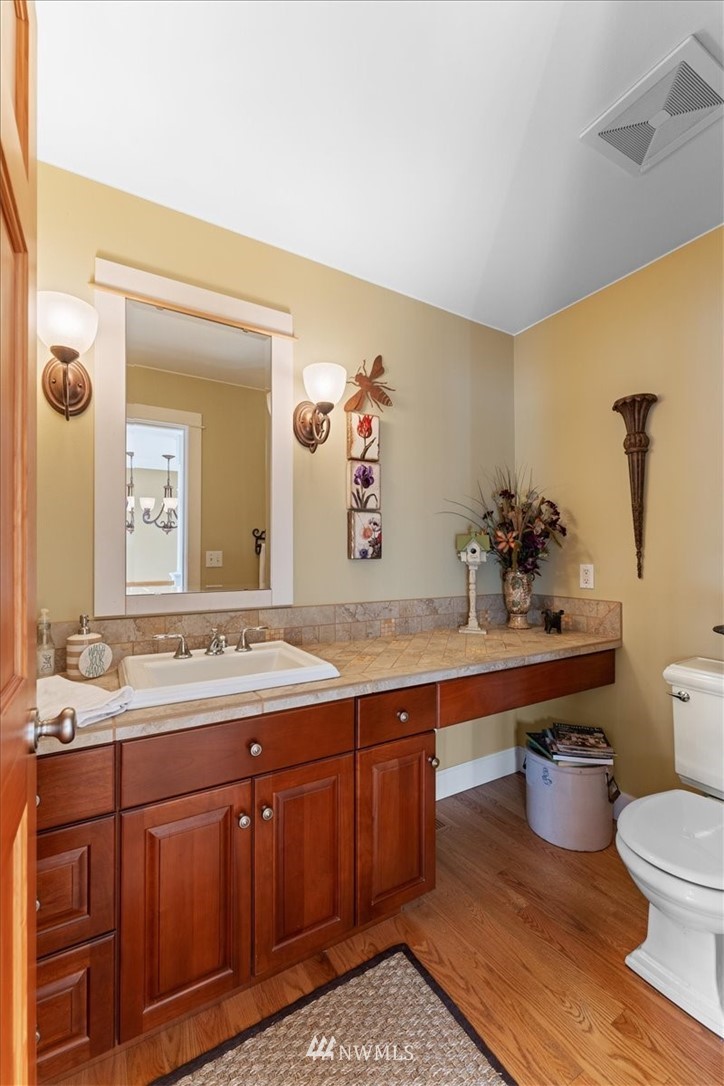 1707 Vernon Road Lake Stevens, WA 98258 - Photo 18 of 40 a spacious bathroom with a sink and a mirror