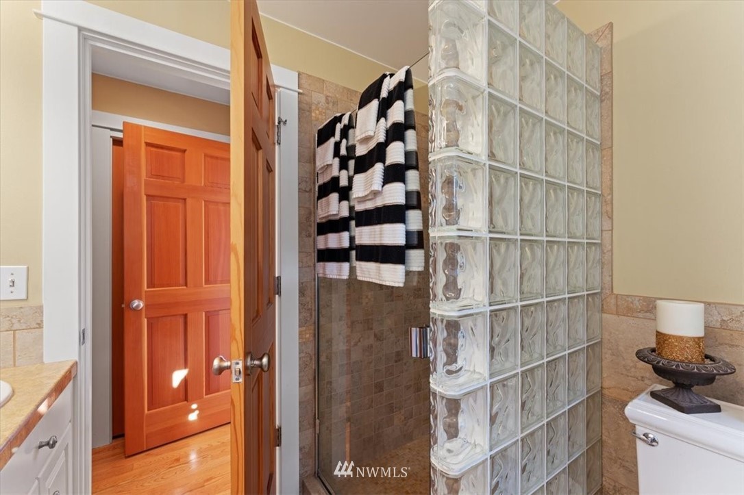 1707 Vernon Road Lake Stevens, WA 98258 - Photo 22 of 40 a bathroom with a shower