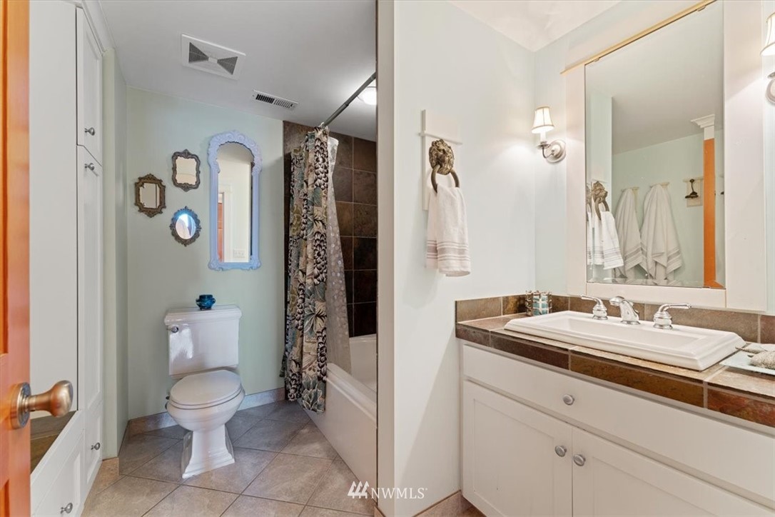 1707 Vernon Road Lake Stevens, WA 98258 - Photo 28 of 40 a bathroom with a toilet sink and mirror
