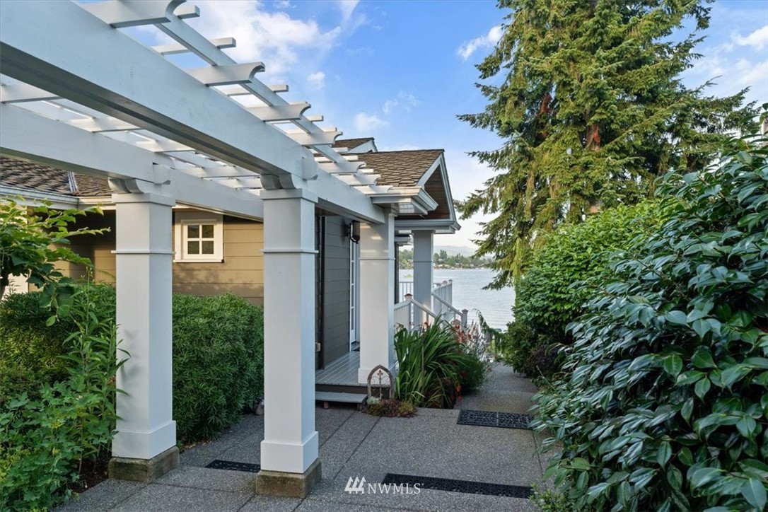 1707 Vernon Road Lake Stevens, WA 98258 - Photo 33 of 40 a view of a patio with plants and plants