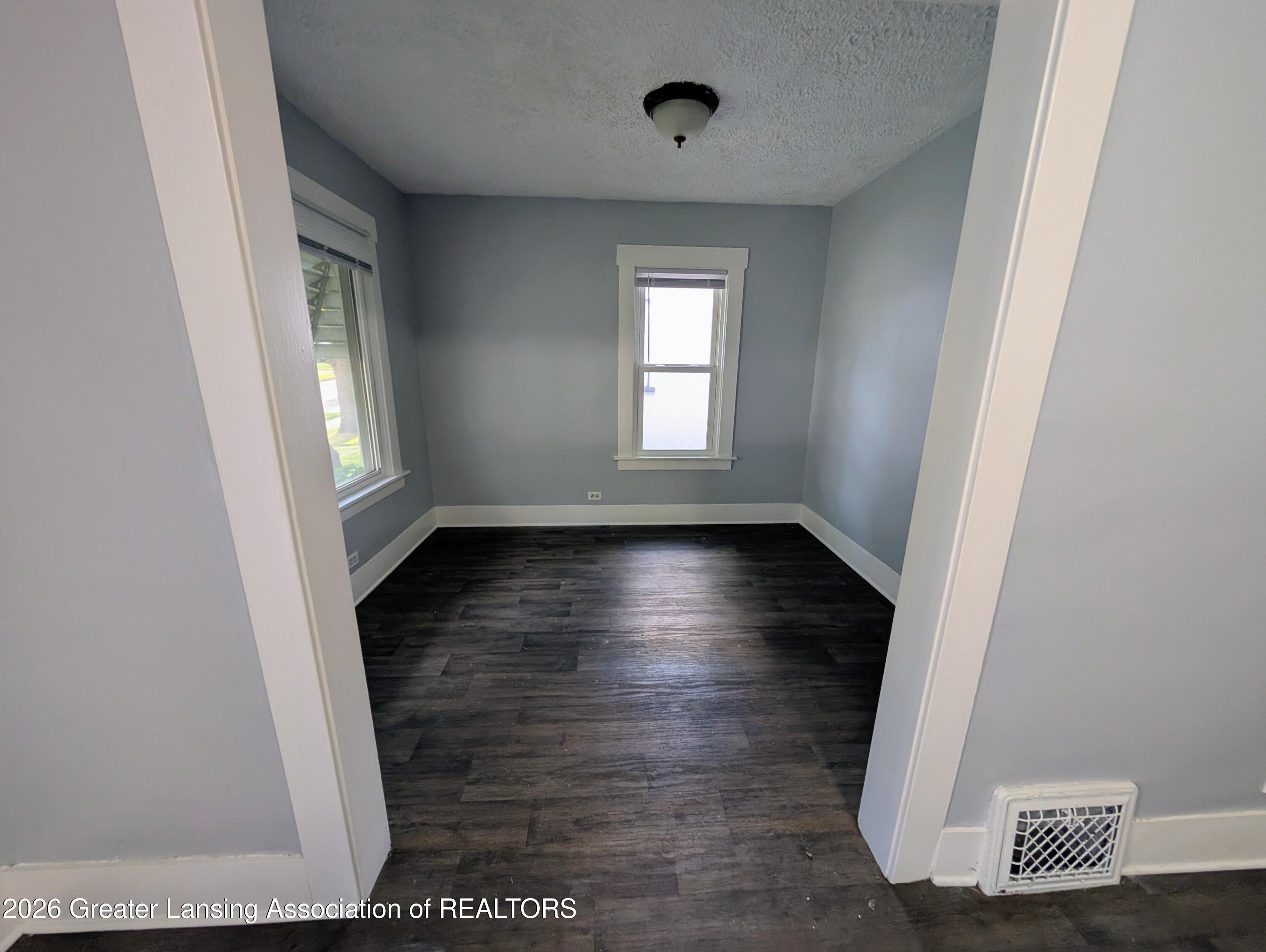 1310 West Maple Street Lansing, MI 48915 - Photo 5 of 16 PXL_20250828_222902666.MP~2