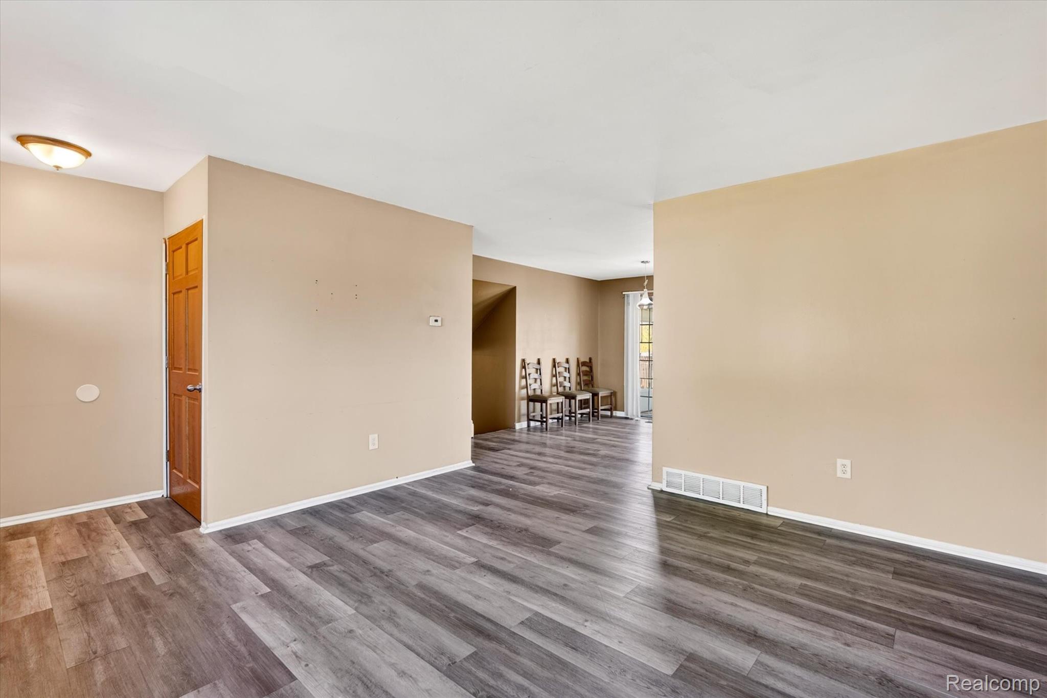 4450 North Vassar Road Flint, MI 48506 - Photo 5 of 46 08-4450-N-Vassar-Rd-WindowStill-Real-Estate-Photography-39.jpg