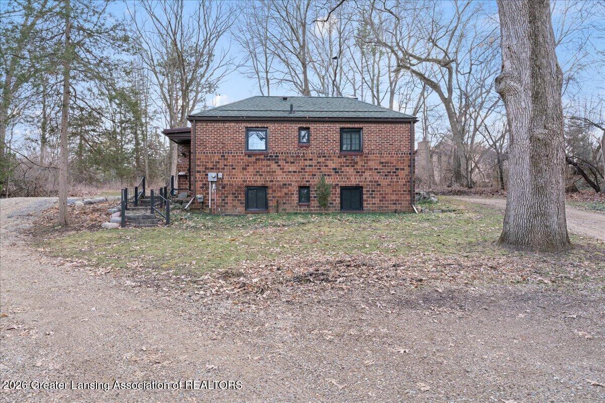 2593 Mt Hope Road Okemos, MI 48864 - Photo 3 of 46 02-Media Jett - 11