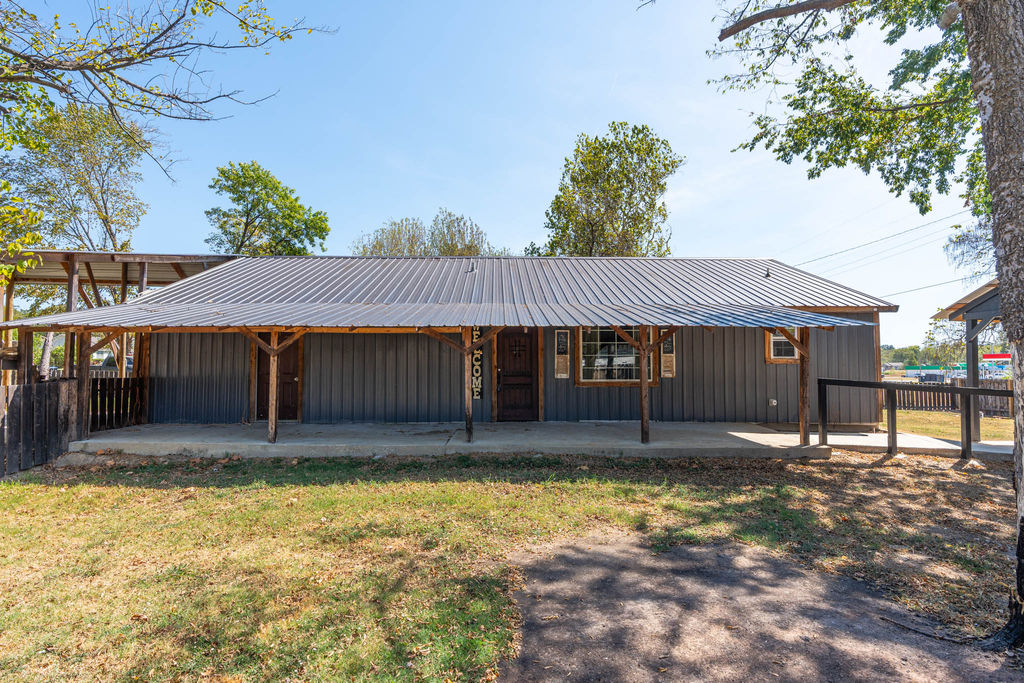 110 8th Street Muldrow, OK 74948 - Photo 1 of 26 Gallery Image 1