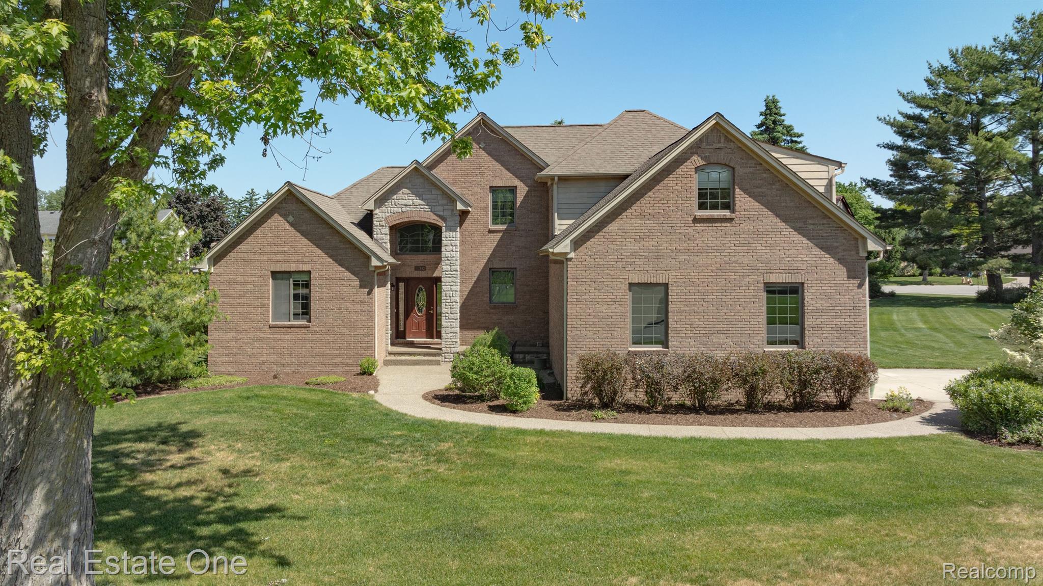 630 Lockmoore Court Rochester, MI 48307 - Photo 2 of 65 Gallery Image 2