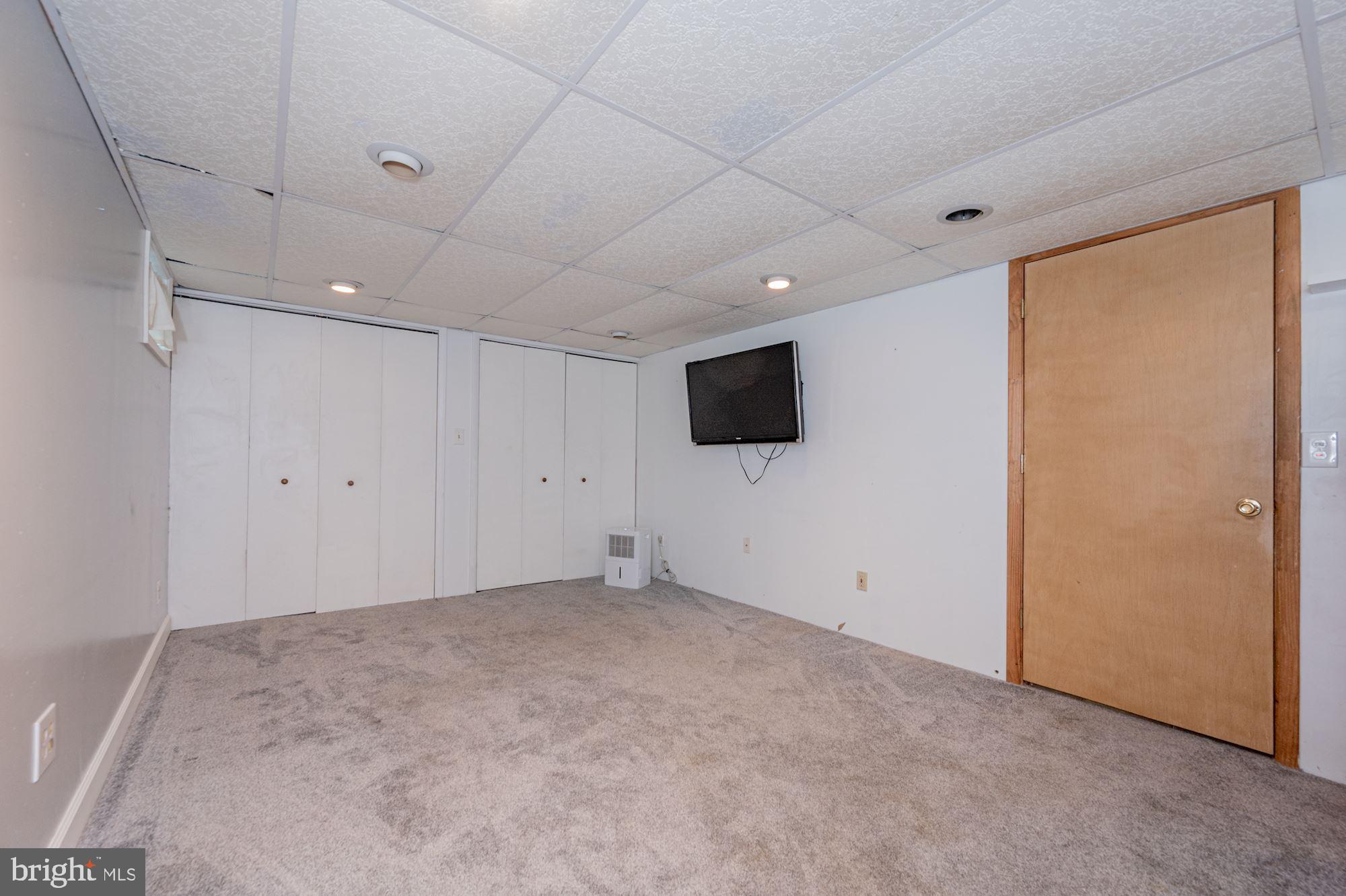 6 Tanglewood Road Baltimore, MD 21228 - Photo 22 of 33 Family Room