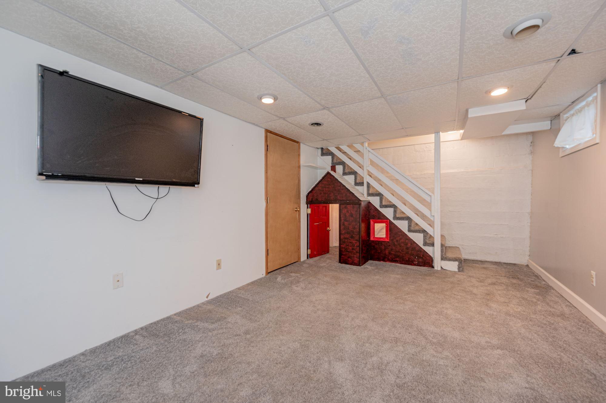6 Tanglewood Road Baltimore, MD 21228 - Photo 24 of 33 Family Room
