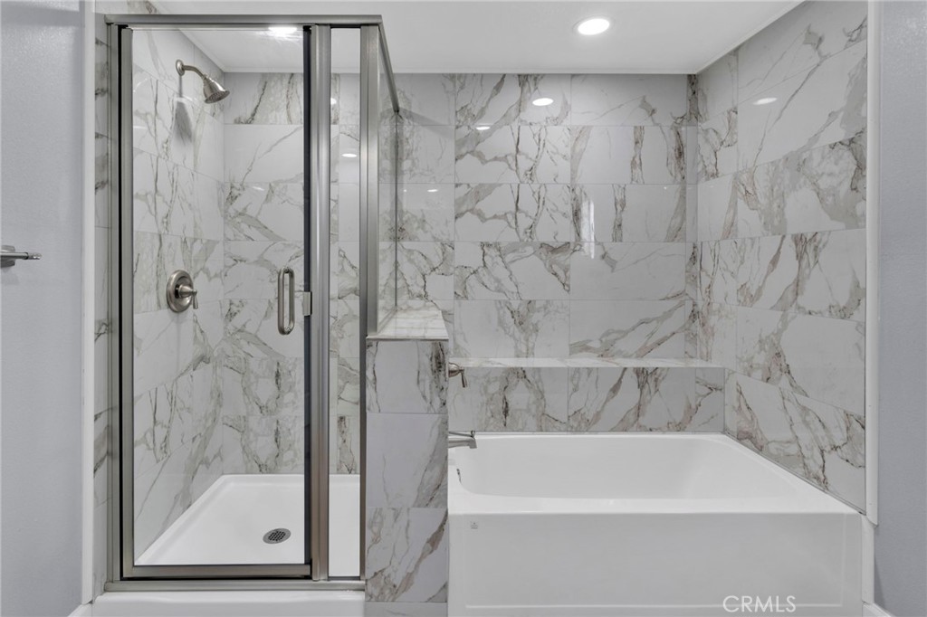 15252 Seneca Road, Unit 221 Victorville, CA 92392 - Photo 15 of 29 a bathroom with a bathtub