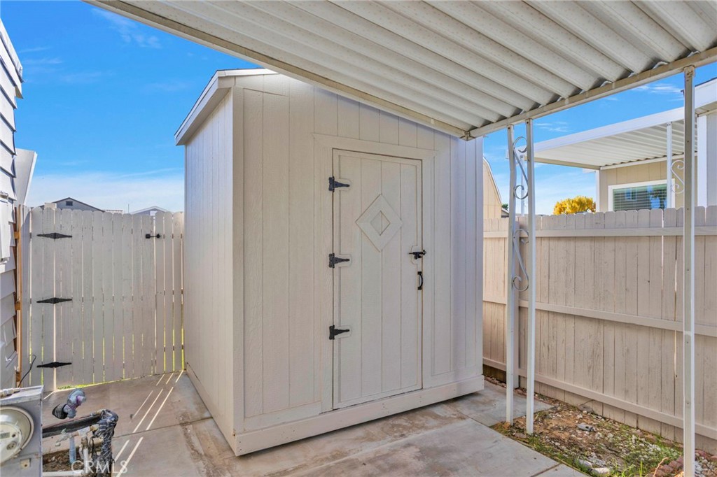 15252 Seneca Road, Unit 221 Victorville, CA 92392 - Photo 19 of 29 a view of a bathroom