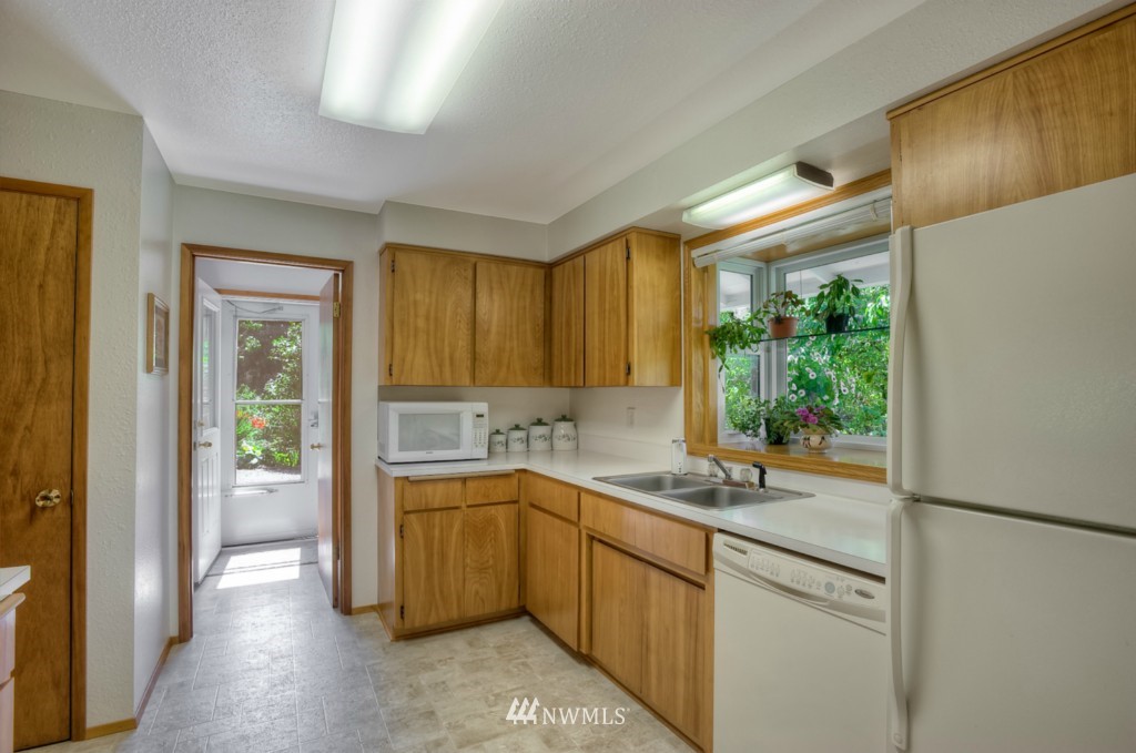 13844 177th Avenue Southeast Renton, WA 98059 - Photo 6 of 15 Gallery Image 6
