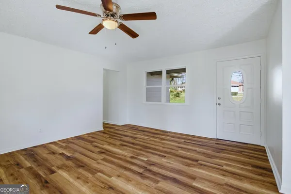 a view of empty room with ceiling fan