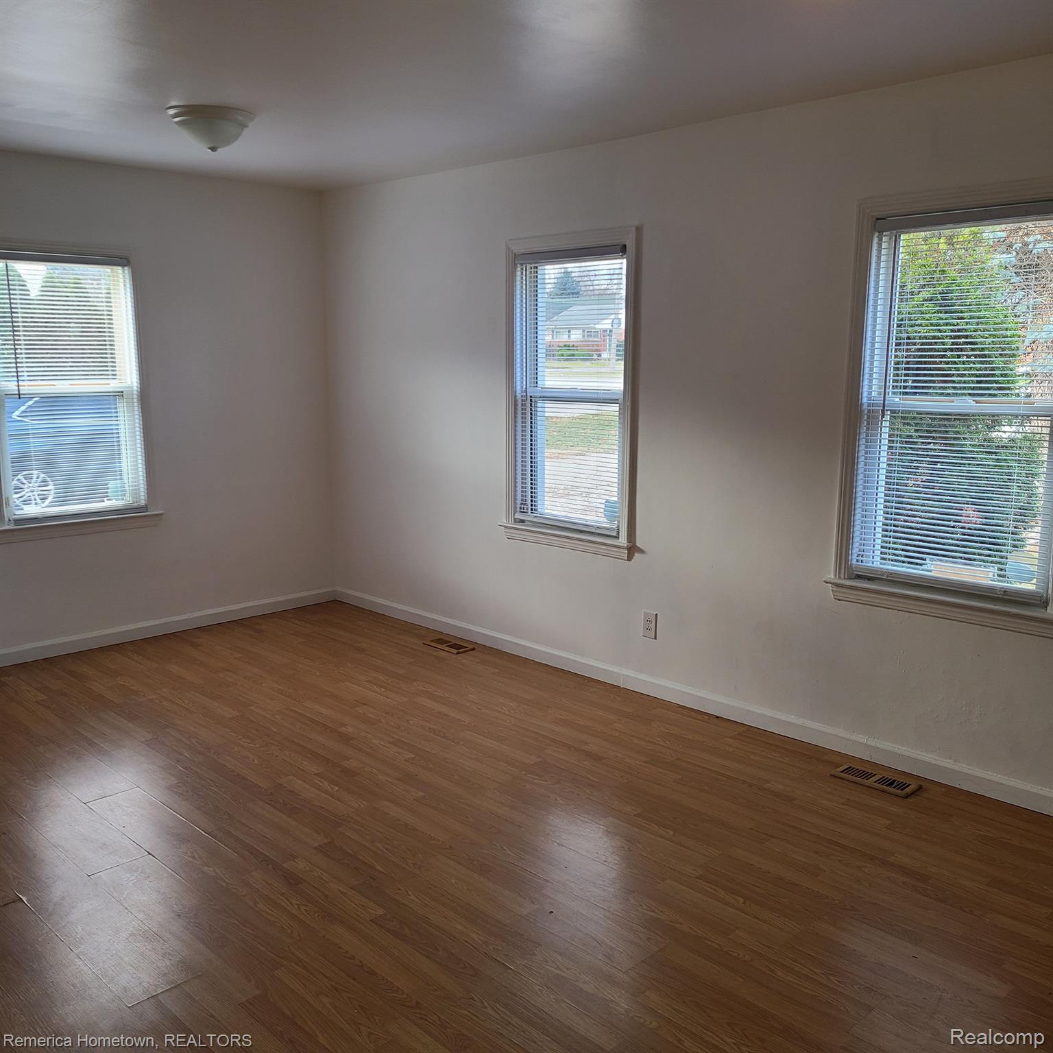 11154 Wayne Road Livonia, MI 48150 - Photo 3 of 18 Gallery Image 3