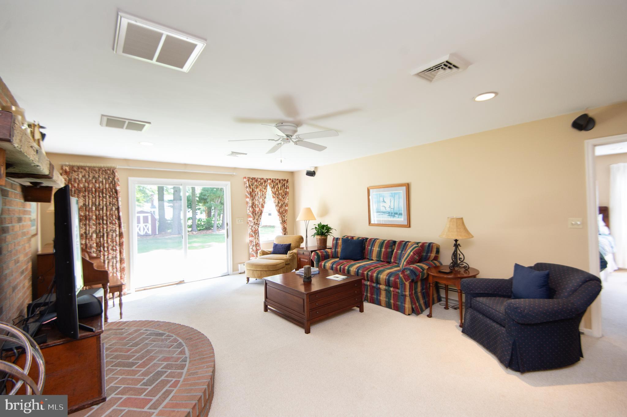 412 Talbot Avenue Cambridge, MD 21613 - Photo 13 of 32 a living room with furniture