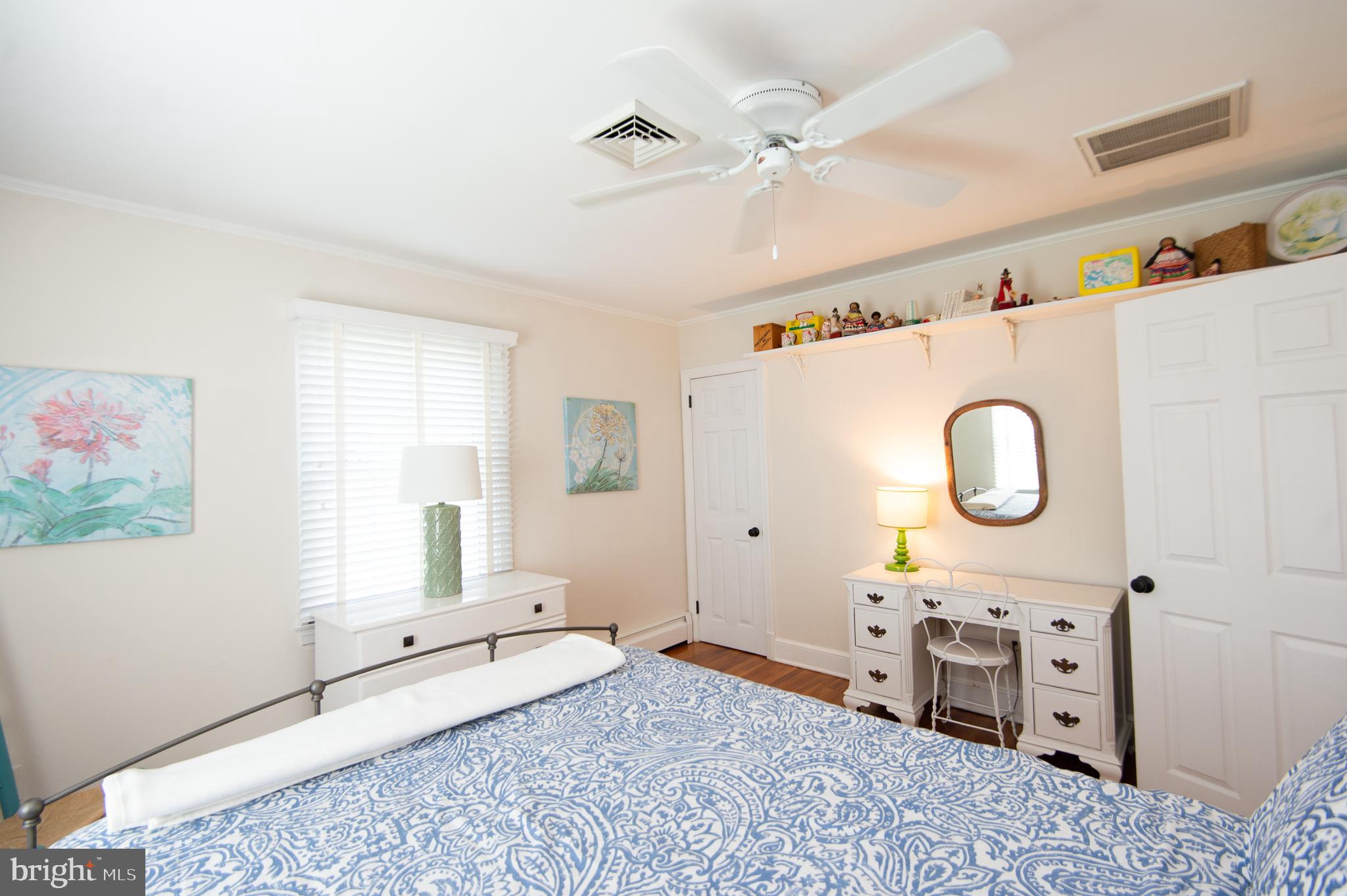412 Talbot Avenue Cambridge, MD 21613 - Photo 19 of 32 a living room with furniture and a large window