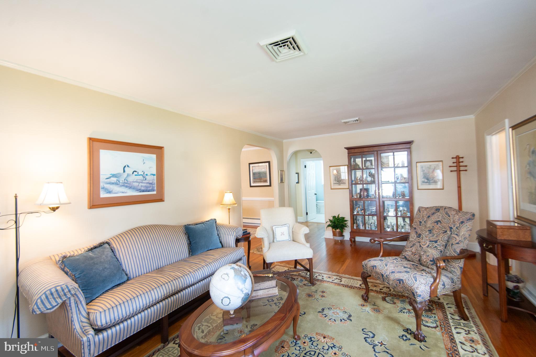 412 Talbot Avenue Cambridge, MD 21613 - Photo 4 of 32 a living room with furniture and wooden floor