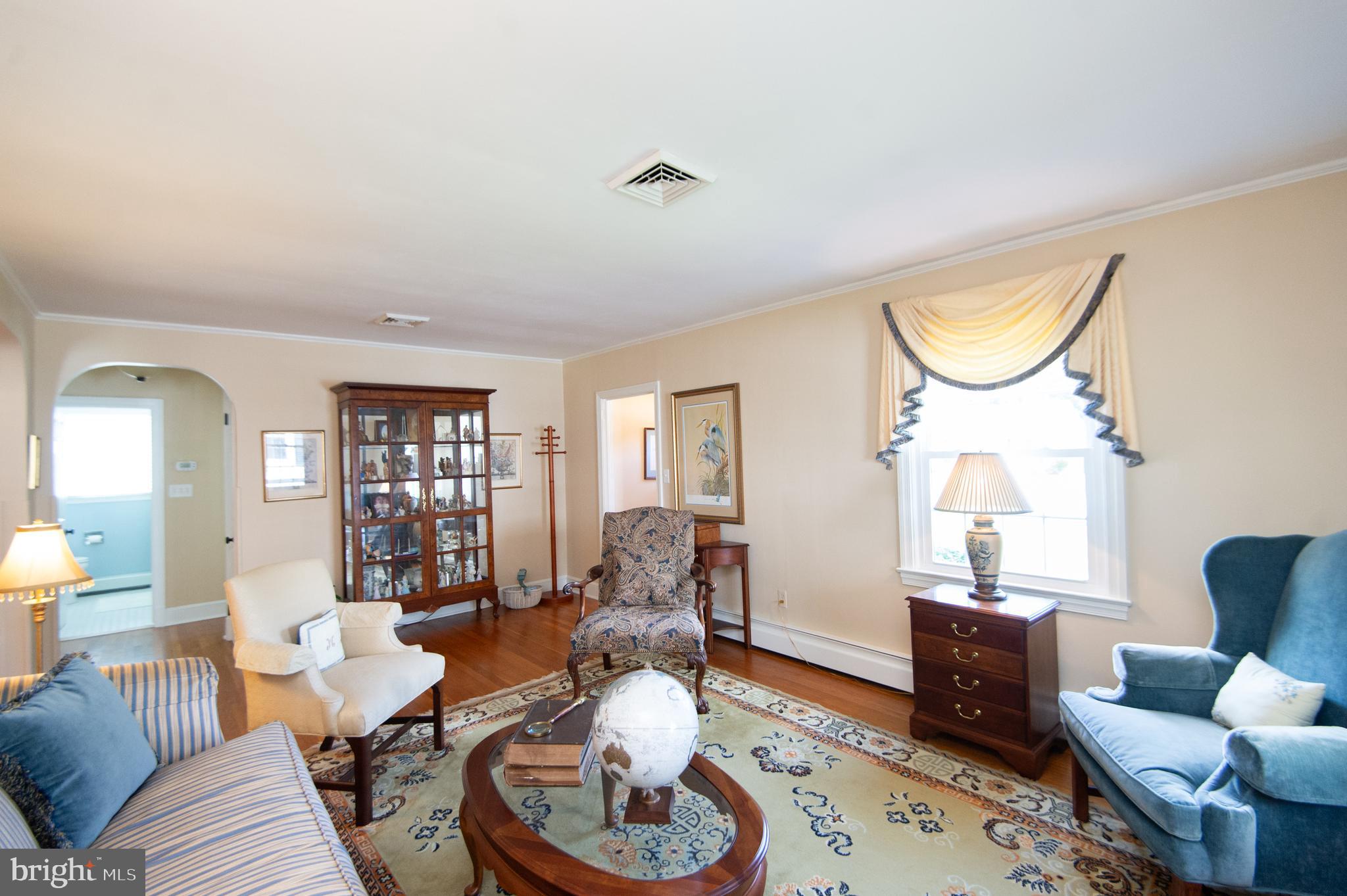 412 Talbot Avenue Cambridge, MD 21613 - Photo 5 of 32 a living room with furniture and a window
