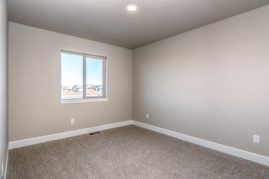 2570 Southwest Newberry Loop Redmond, OR 97756 - Photo 17 of 25 26th St NW 677 Web (27 of 41)