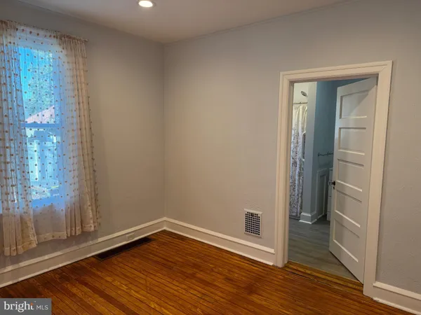 $1,900 | 237 South Atlantic Avenue, Unit A, Haddonfield, NJ 08033
