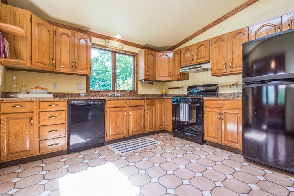 11 Bower Road Braintree, MA 02184 - Photo 10 of 23 Gallery Image 10