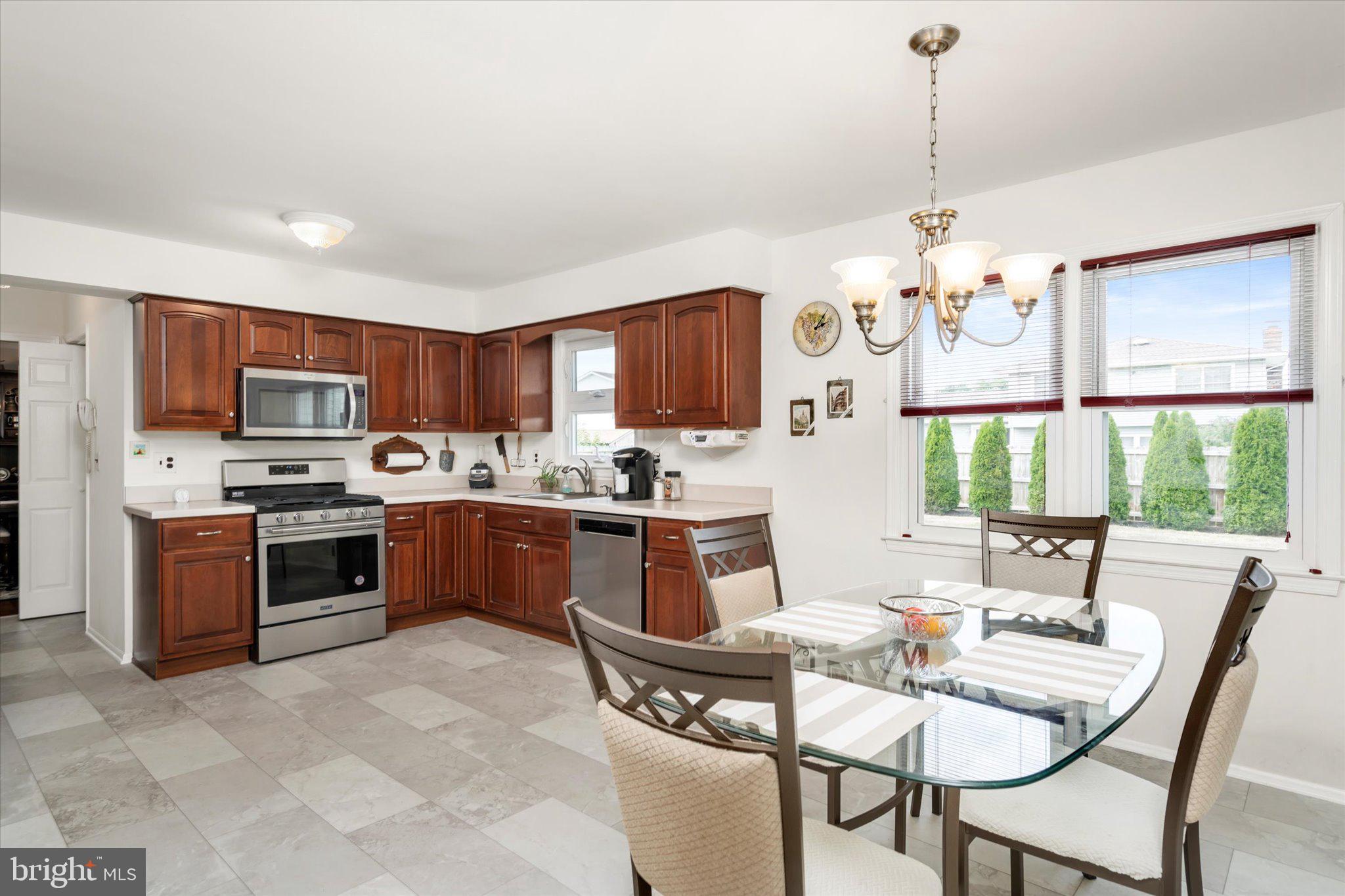 64 Peter Rafferty Drive Hamilton, NJ 08690 - Photo 12 of 32